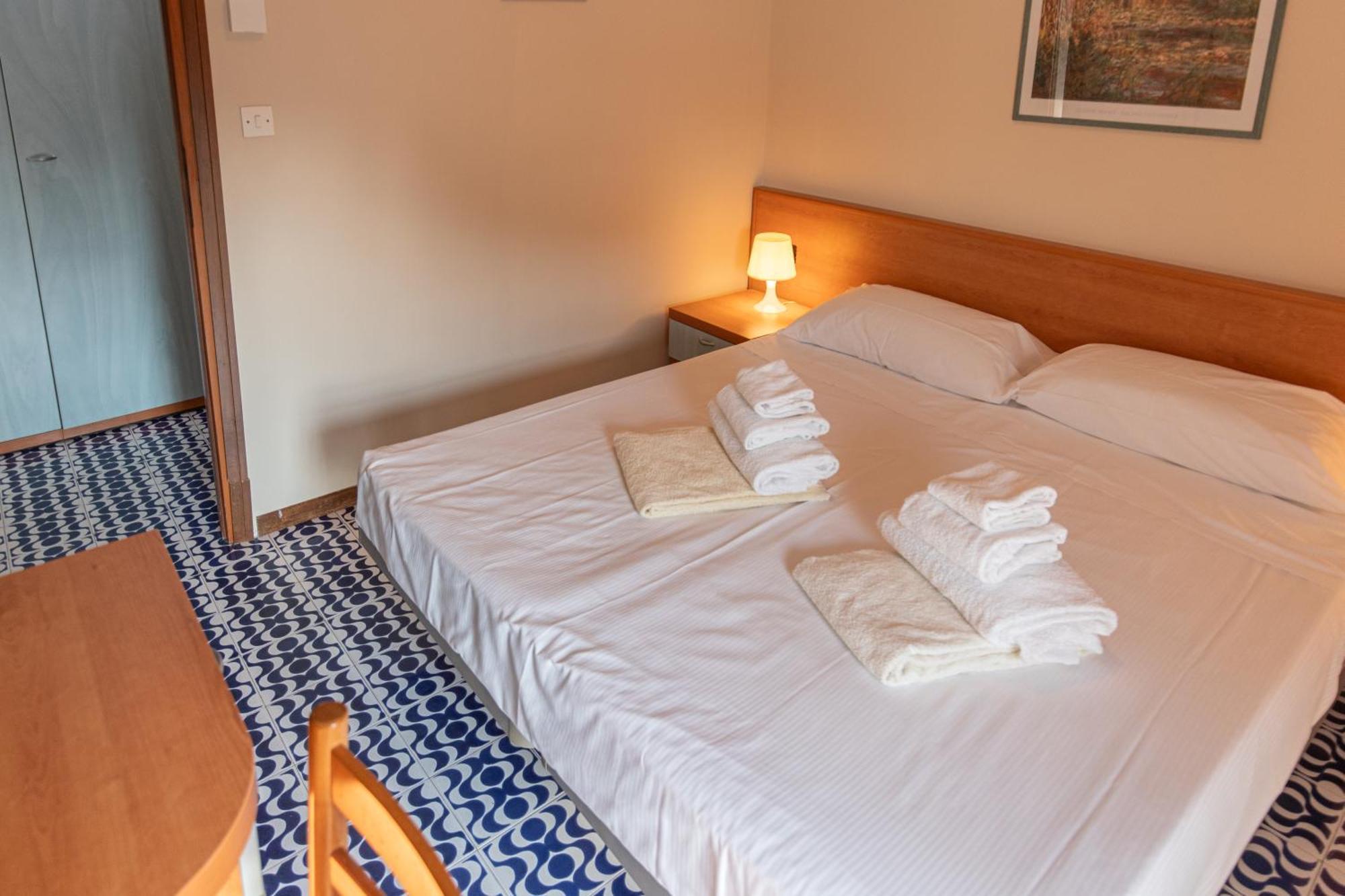 Prestige Garda Home - Ai Cappuccini بسكييرا ديل غاردا المظهر الخارجي الصورة