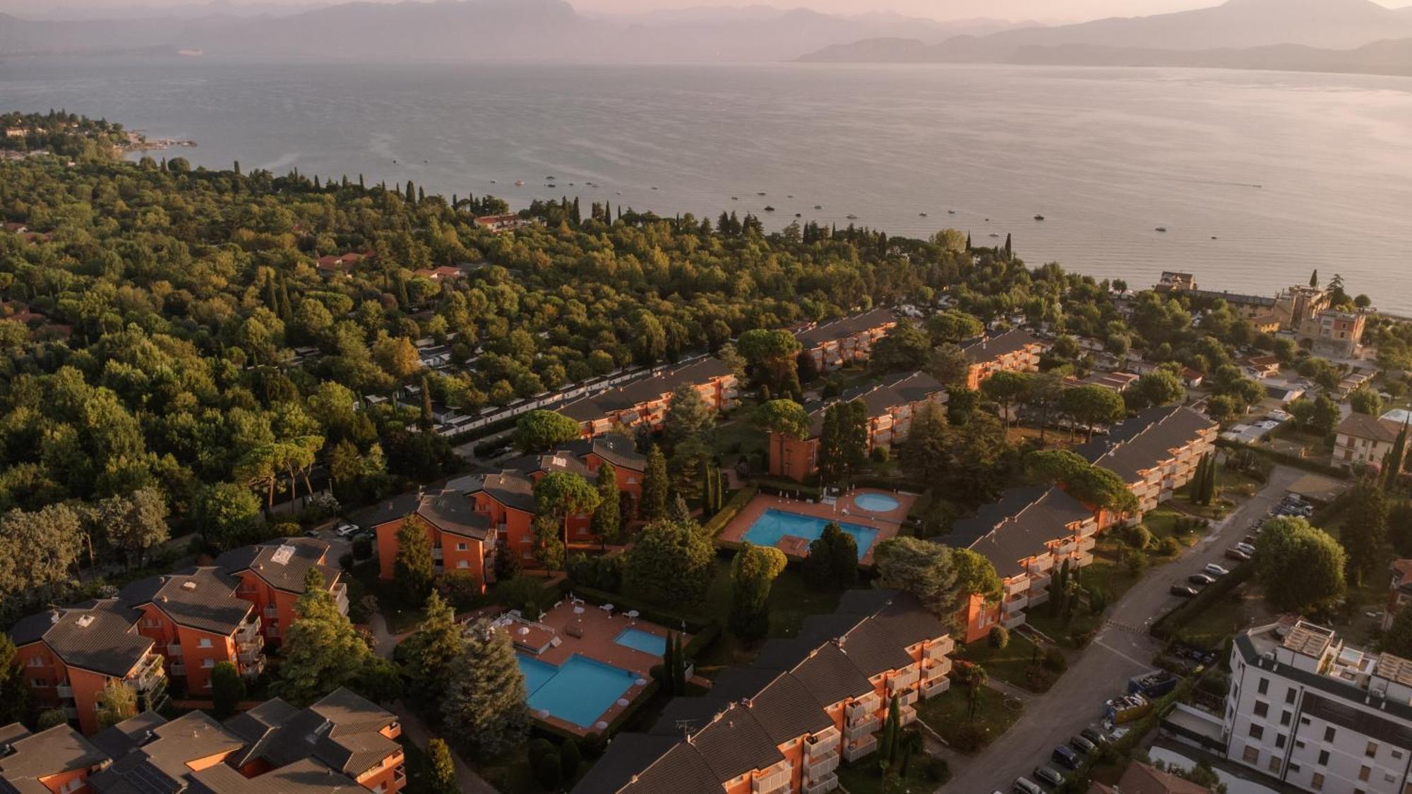 Prestige Garda Home - Ai Cappuccini بسكييرا ديل غاردا المظهر الخارجي الصورة
