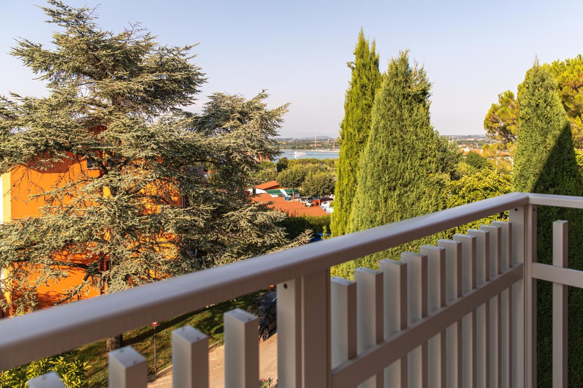 Prestige Garda Home - Ai Cappuccini بسكييرا ديل غاردا المظهر الخارجي الصورة