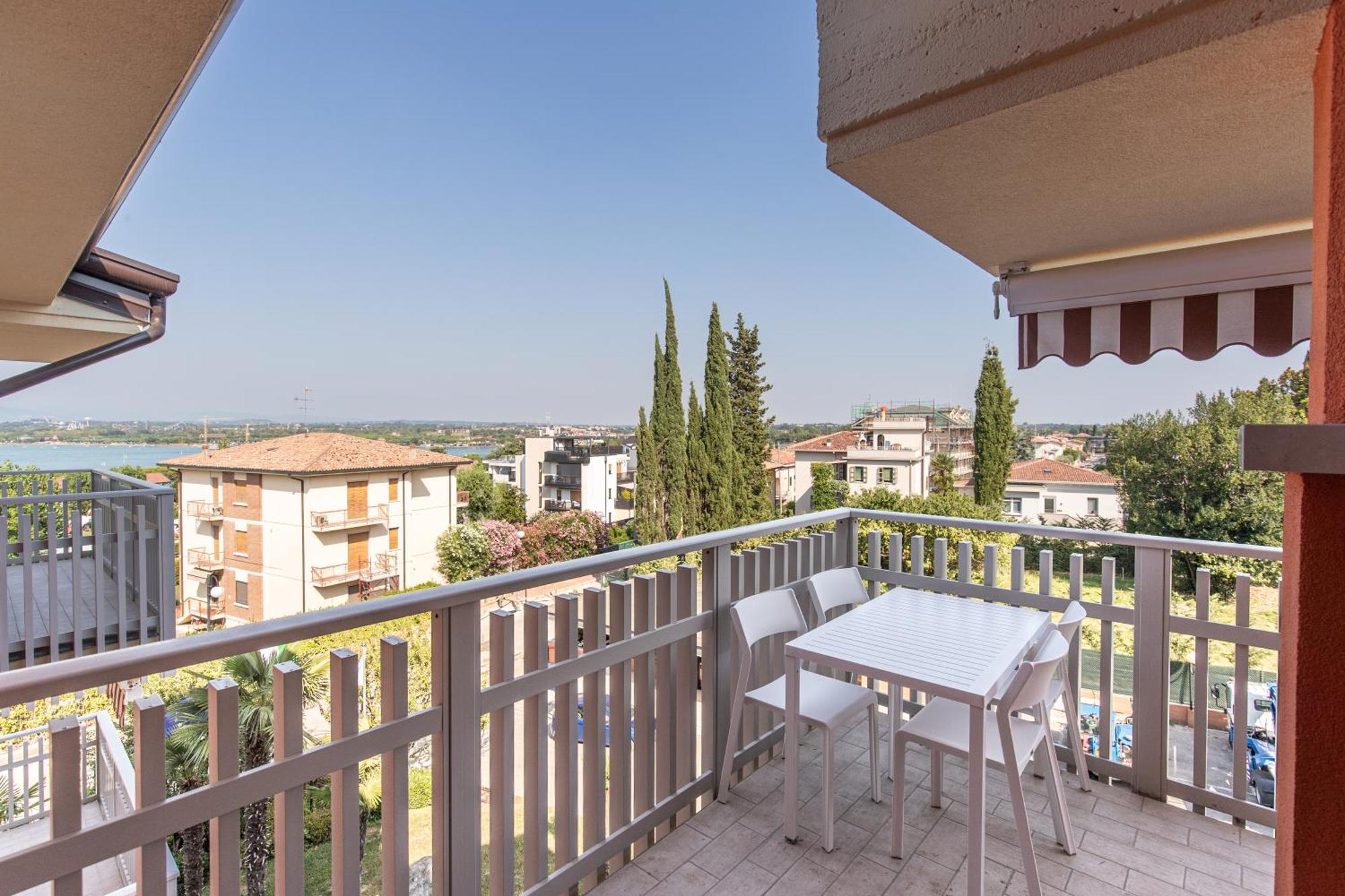 Prestige Garda Home - Ai Cappuccini بسكييرا ديل غاردا المظهر الخارجي الصورة