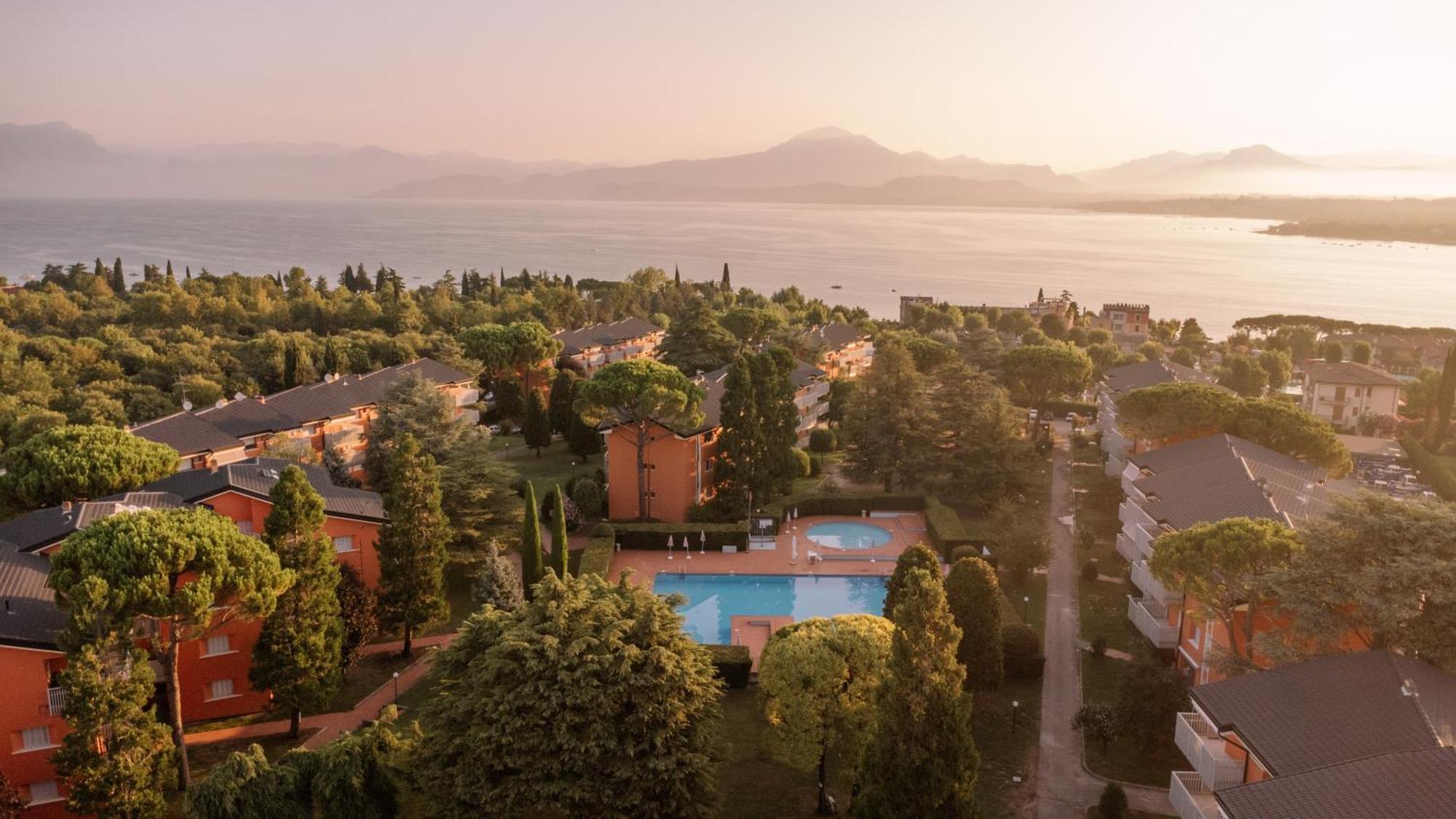 Prestige Garda Home - Ai Cappuccini بسكييرا ديل غاردا المظهر الخارجي الصورة